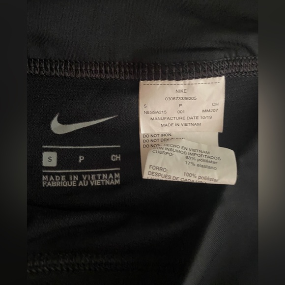 Bundle Nike Shirt, The North Face cropped leggings, Nike High-Waist Swim Bottoms - Picture 14 of 16